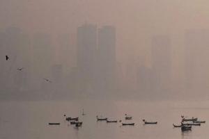 मुंबई में सांसों पर संकट: शहर में धुंध की मोटी चादर, प्रदूषण ऐमरजेंसी के करीब-BMC अलर्ट, कोर्ट नाराज़ और लोगों में बढ़ी बेचैनी