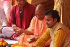 योगी-रवि किशन के करीबी कथावाचक को लॉरेंस गैंग की धमकी: सांसद-विधायक की फोटो पर क्रॉस लगाकर भेजा मैसेज