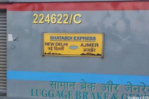 तत्काल बुकिंग में आएगा बड़ा बदलाव: राजधानी-शताब्दी में शुरू हुई OTP आधारित प्रणाली, अब बिना मोबाइल नंबर टिकट नहीं बनेगा”