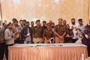 नोएडा पुलिस ने 101 चोरी और गुम मोबाइल फोन बरामद कर मालिकों को लौटाए