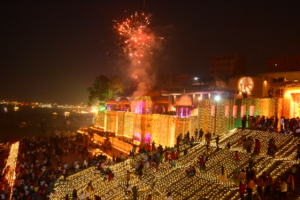 कार्तिक पूर्णिमा 2025: देव दीपावली, गुरु नानक जयंती और पुष्कर स्नान की विशेष जानकारी