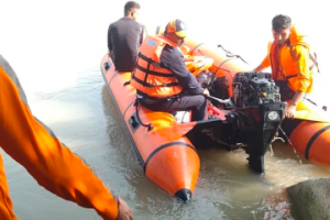 नरौरा: कार्तिक पूर्णिमा पर गंगा स्नान के दौरान दो भाइयों में से एक बहा, दूसरा सुरक्षित निकाला गया