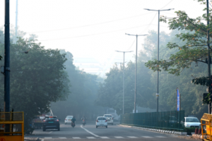 एनसीआर में ठंड ने दी दस्तक, तापमान 13 डिग्री तक गिरा और वायु गुणवत्ता खतरनाक स्तर पर