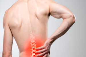 सुबह पीठ में जकड़न और चिक की आवाज़? जानिए आयुर्वेदिक तरीके जो देंगे राहत