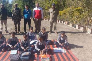 उत्तराखंड में जंगली भालू का कहर: सुरक्षा घेरे में स्कूल जा रहे बच्चे, गांवों में दहशत और वन विभाग अलर्ट पर