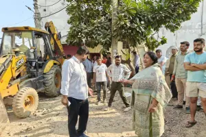 ग़ाज़ियाबाद में महापौर का सख्त एक्शन,अवैध मीट की दुकान ध्वस्त, लापरवाह अधिकारियों को लगाई फटकार