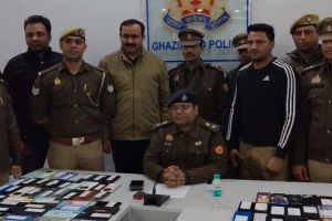 गाजियाबाद पुलिस की बड़ी कार्रवाई, 35 लाख के 150 चोरी व गुम मोबाइल बरामद