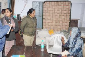 शामली: कांधला में महिला ने चकबंदी विवाद पर आत्मदाह का प्रयास, पुलिस ने रोका