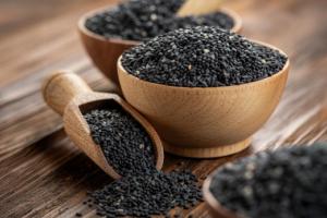 काला तिल: सुपरसीड जो हड्डियों और मांसपेशियों को गहराई तक देता है पोषण 