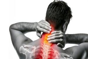 सर्दियों में बढ़ जाता है सर्वाइकल का दर्द, कुछ आसान उपायों से बदल जाएगी जिंदगी 