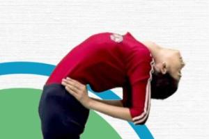 रीढ़ की हड्डी को लचीला बनाए 'अर्द्धचक्रासन', जानें इसके चमत्कारी फायदे