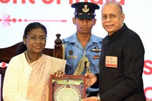 यूपीएससी और राज्य लोक सेवा आयोग भविष्य के लिये तैयार सिविल सेवाओं के निर्माण की कुंजी हैं: राष्ट्रपति