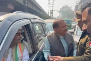 ईडी चार्जशीट खारिज होने के विरोध में भाजपा कार्यालय घेराव को जा रहे कांग्रेस कार्यकर्ता हिरासत में