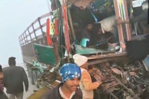 ब्रेक फेल होने से मार्बल लदा ट्रक हाइवा से टकराया, चालक गंभीर