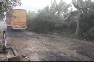 फर्रुखाबाद में रजबहे का पानी ओवर फ्लाे हाेकर खेताें में पहुंचा, सैकड़ों बीघा फसल जलमग्न