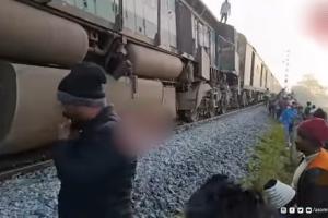 असम में हाथियों से टकराने के बाद राजधानी एक्सप्रेस पटरी से उतरी