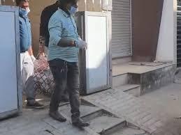 इंदौर : घर में मिले पति-पत्नी के शव, बदबू आने पर पड़ोसियों ने दी पुलिस को सूचना