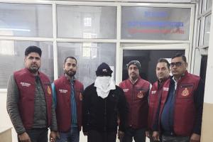 फर्जी इनकम टैक्स रेड के जरिए 1 किलो सोने की चोरी करने वाला वांछित आरोपित गिरफ्तार, 130 ग्राम सोना बरामद