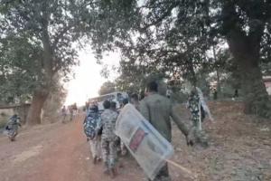 धर्मांतरित का शव दफनाने को लेकर हुई हिंसक झड़प के बाद  गांव छावनी में हुआ तब्दील, स्थिति नियंत्रण में