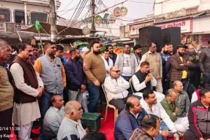 गाजियाबाद: गंदे नाले पर अवैध बाजार बंद, नगर निगम और पुलिस की संयुक्त कार्रवाई