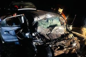 शाहगढ़ मार्ग पर भीषण टक्कर: तेज रफ्तार कार ट्रक से भिड़ी, परिवार के पांच लोगों की मौके पर दर्दनाक मौत