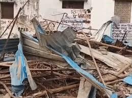 मथुरा: कोर्ट परिसर में वकीलों के 100 से ज्यादा चैंबर बुलडोजर से ढहाए, वकील सोमवार को करेंगे बड़ा प्रदर्शन