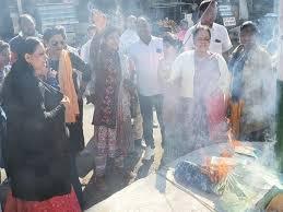 बैतूल महिला कांग्रेस ने मंत्री विजय शाह का पुतला फूंका..लाड़ली बहनों के लिए दिए एक बयान पर राज्यपाल को सौंपा ज्ञापन 