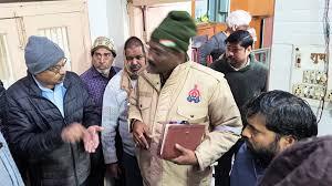 बुलंदशहर में दिनदहाड़े सीबीआई अधिकारी बनकर आये बदमाश..परिवार को बंधक बना लाखों लूटे