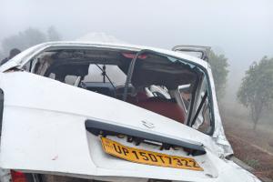 आजमगढ़ में पूर्वांचल एक्सप्रेसवे पर ट्रक ने कार मारी टक्कर, पिता-पुत्र समेत 3 की मौत