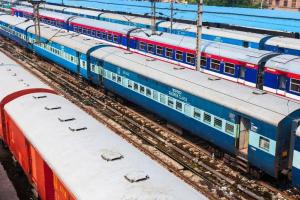 कोहरे ने धीमी कर दी शहीद एक्सप्रेस, लखनऊ मेल, बेगमपुरा, कुंभ एक्सप्रेस की रफ्तार