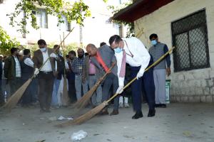 जयपुर: मुख्य सचिव सहित अधिकारी-कर्मचारियों ने सचिवालय में लगाई झाडू