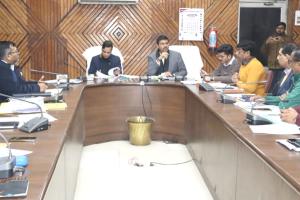 सहारनपुर: जिलाधिकारी मनीष बंसल ने ओवरलोडिंग वाहनों पर सख्ती और राहवीर योजना को बढ़ावा देने के दिए निर्देश