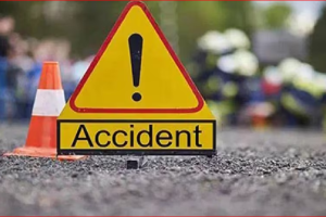 नोएडा में तेज रफ्तार वाहनों की चपेट में आने से महिला समेत 3 की मौत, 4 घायल