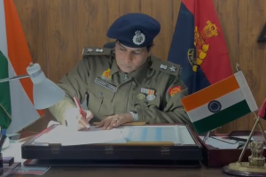 मुजफ्फरनगर: दोहरी पहचान वाले तीन संदिग्ध भिखारी गिरफ्तार, हिंदू-मुस्लिम नामों के फर्जी आधार बरामद