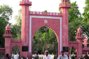 AMU में बड़ा विवाद! हिंदू प्रोफेसर का आरोप— 27 साल से उत्पीड़न, विभागाध्यक्ष कर रहे बदनाम