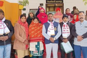 सहारनपुर: जनता देश संगठन ने समूह-सखी महिलाओं के लिए उचित वेतन की मांग को लेकर जिलाधिकारी को सौपा ज्ञापन