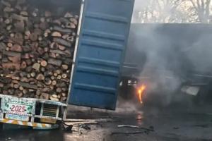 पलवल: ट्रकों की टक्कर से लगी भीषण आग, सात घंटे बंद रहा सोहना मार्ग