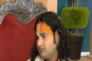 'बॉलीवुड खुद को भगवान समझता है': बांग्लादेशी खिलाड़ी की खरीद पर भड़के अनिरुद्धाचार्य महाराज