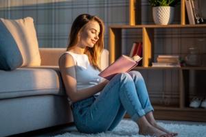 बिना दवा खाए तनाव और चिंता से हो जाएंगे कोसों दूर, जान लें बिब्लियोथेरेपी के फायदे 