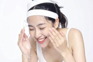 केमिकल से भरे फेस वॉश से दोगुना फायदे देंगे ये प्राकृतिक नुस्खे, खिल उठेगा चेहरा 