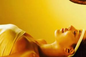 अनिद्रा, माइग्रेन या तनाव, बेहद कारगर है शिरोधारा, सावधानी भी जरूरी 