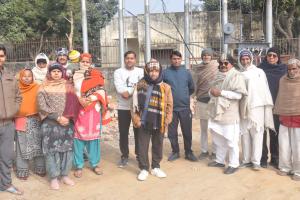 शामली: मोहल्लेवासियों ने ट्रांसफार्मर हटाने का विरोध कर वैकल्पिक व्यवस्था की मांग की