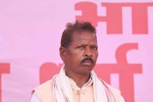 अखिल भारतीय झारखंड पार्टी के केंद्रीय अध्यक्ष और पड़हा राजा सोमा मुंडा की गोली मारकर हत्या