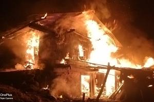 उत्तरकाशी के मोरी में भीषण अग्निकांड: गुराड़ी गांव में 3 घर राख, 14 मवेशियों की जलकर मौत