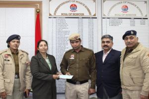 सोनीपत पुलिस की मिसाल: साथी पुलिसकर्मी की बीमार बेटी के इलाज के लिए जुटाए 10 लाख रुपये