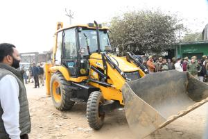 संभल में प्रशासन का बड़ा एक्शन: अवैध मस्जिद हटाकर खाली कराई जमीन; 20 गरीब परिवारों को मिला अपना आशियाना