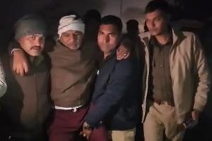 फिरोजाबाद पुलिस मुठभेड़: एटा का इनामी बदमाश गोली लगने से घायल, पुलिस ने दबोचा