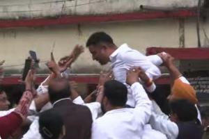 छत्तीसगढ़ शराब घोटाला: पूर्व सीएम भूपेश बघेल के बेटे चैतन्य बघेल 168 दिन बाद जेल से रिहा; समर्थकों में खुशी की लहर