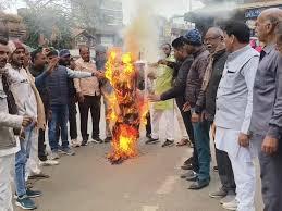  इंदौर जल त्रासदी: मंत्री कैलाश विजयवर्गीय का पुतला दहन; कांग्रेस ने मांगा इस्तीफा और 1 करोड़ मुआवजा