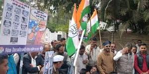 इंदौर दूषित पानी कांड: मप्र में कांग्रेस का प्रदेशव्यापी प्रदर्शन, मंत्रियों-सांसदों के बंगलों पर बजाया घंटा